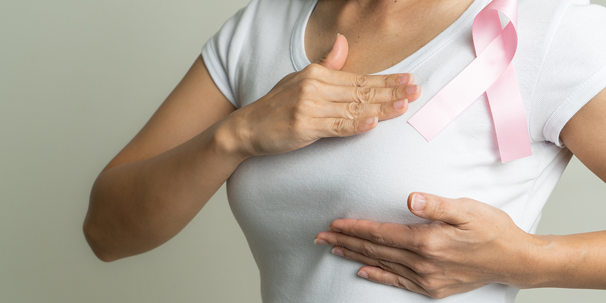 Як правильно зробити самостійний огляд грудей